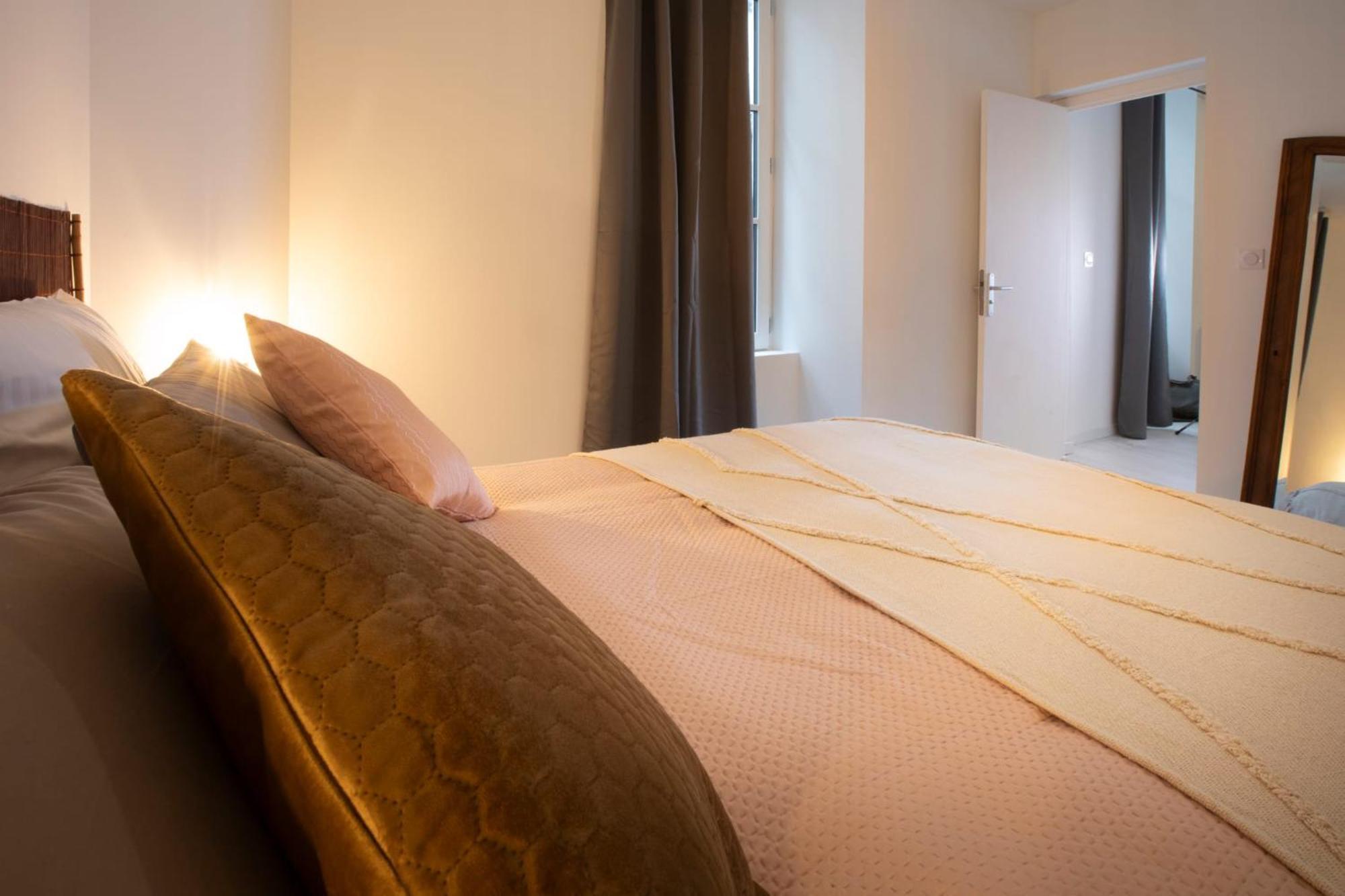 Le Nid 3 Etoiles Wifi, Netflix, Disney, Coeur De Bastide Villefranche-de-Rouergue Dış mekan fotoğraf