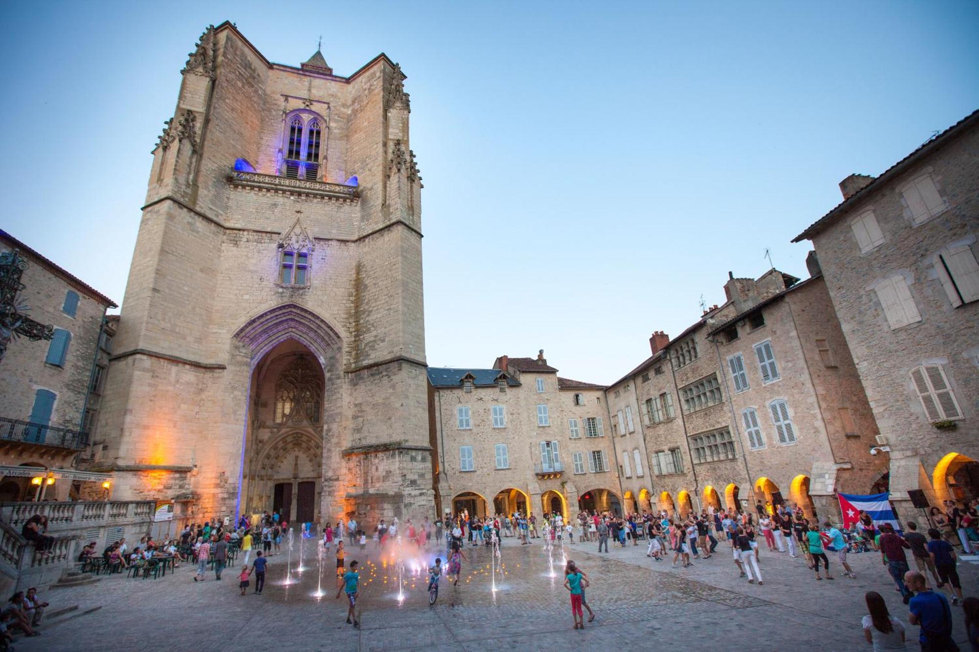 Le Nid 3 Etoiles Wifi, Netflix, Disney, Coeur De Bastide Villefranche-de-Rouergue Dış mekan fotoğraf